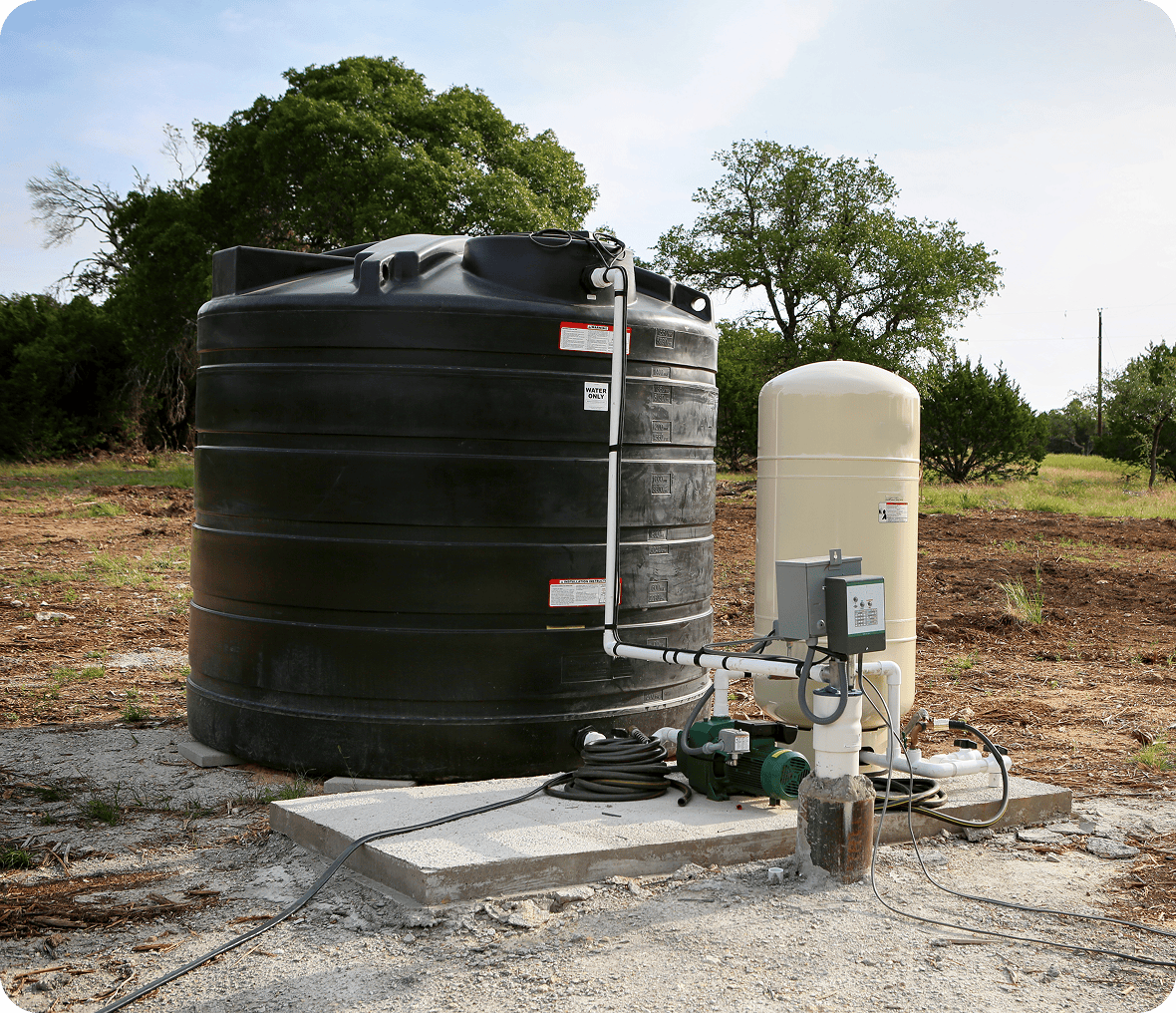 Water tank and pump system outdoors